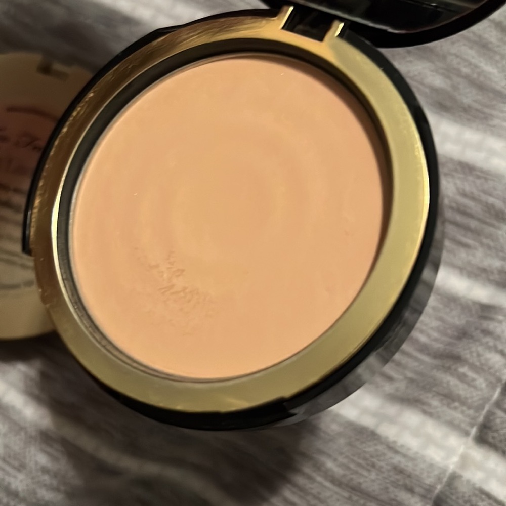 Too Faced Powder foundation